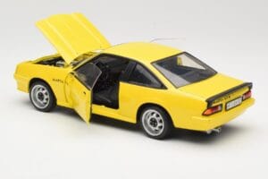 Opel Manta B GT/E Жълт Revell 1:18 08421 Метал — снимка 5 от 8