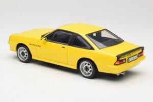 Opel Manta B GT/E Жълт Revell 1:18 08421 Метал — снимка 7 от 8