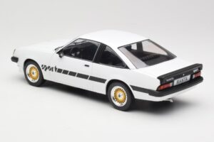 Opel Manta B Sport Бял MCG 1:18 MCG18237 Метал — снимка 5 от 6