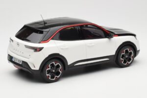 Opel Mokka-E GS Line Jada Бял Otto 1:18 OT1045 Смола — снимка 2 от 6