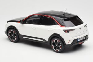 Opel Mokka-E GS Line Jada Бял Otto 1:18 OT1045 Смола — снимка 5 от 6