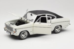 Opel Olympia A Coupe Бял Черен Revell 1:18 8446 Метал — снимка 2 от 8