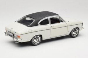 Opel Olympia A Coupe Бял Черен Revell 1:18 8446 Метал — снимка 3 от 8