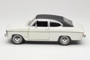 Opel Olympia A Coupe Бял Черен Revell 1:18 8446 Метал — снимка 4 от 8