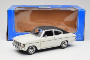 Opel Olympia A Coupe Бял Черен Revell 1:18 8446 Метал — снимка 8 от 8