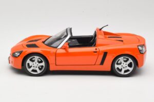 Opel Speedster Оранжев Maisto 1:18 31615 Метал — снимка 4 от 8