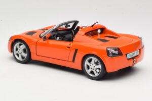 Opel Speedster Оранжев Maisto 1:18 31615 Метал — снимка 7 от 8
