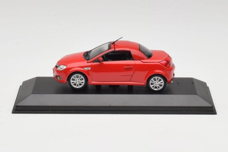 Opel Tigra TwinTop Magma Червен Minichamps 1:43 B24910027T Метал