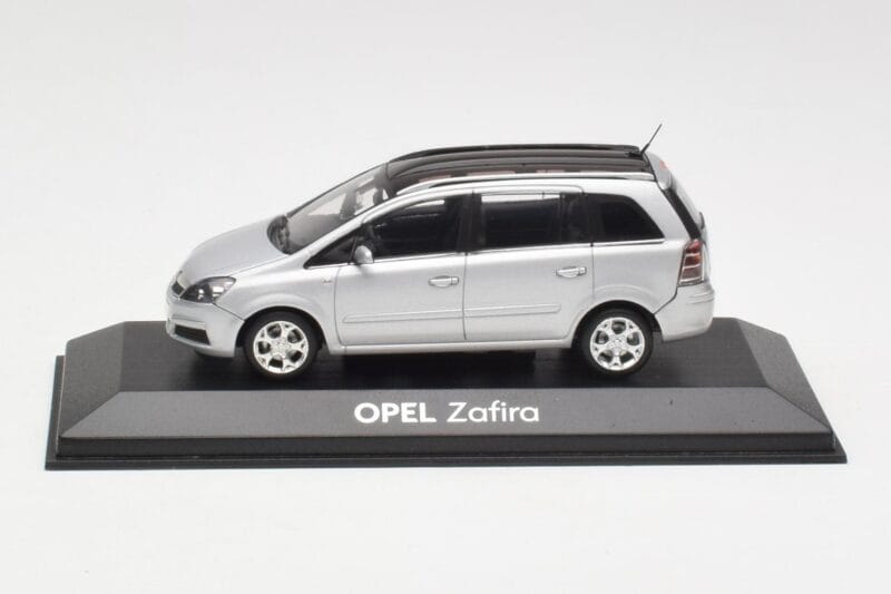 Opel Zafira B Сребърен Minichamps 1:43 1799109 Метал