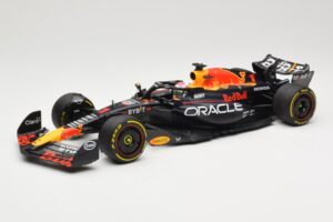 Oracle Red Bull Racing RB19 #1 M. Verstappen Winner Italian GP 2023 Minichamps 1:18 110231501 Метал