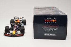 Oracle Red Bull Racing RB19 #1 M. Verstappen Winner Miami GP 2023 Minichamps 1:18 110230501 Метал — снимка 6 от 6