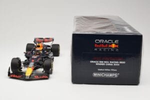 Red Bull Racing RB20 #1 M. Verstappen Winner China GP 2024 Minichamps 1:18 110240501 Метал — снимка 6 от 6