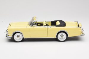Packard Caribbean Кабриолет Жълт Road Signature 1:18 92798 Метал — снимка 4 от 8