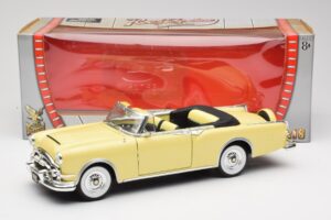 Packard Caribbean Кабриолет Жълт Road Signature 1:18 92798 Метал — снимка 8 от 8