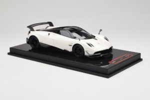 Pagani Huayra BC White Metallic Yy Model 1:18 REMC025 Смола — снимка 4 от 7
