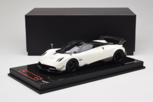 Pagani Huayra BC White Metallic Yy Model 1:18 REMC025 Смола — снимка 7 от 7