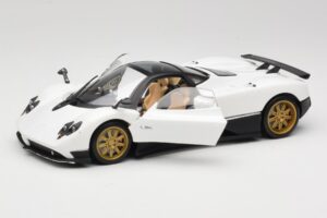Pagani Zonda F Бял Mondo Motors 1:18 157655 Метал — снимка 2 от 8