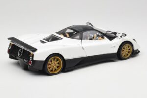Pagani Zonda F Бял Mondo Motors 1:18 157655 Метал — снимка 3 от 8