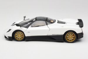 Pagani Zonda F Бял Mondo Motors 1:18 157655 Метал — снимка 4 от 8