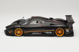 Pagani Zonda R Revolucion Carbon Fiber AUTOart 1:18 78261 Метал — снимка 4 от 8