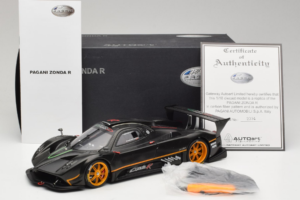 Pagani Zonda R Revolucion Carbon Fiber AUTOart 1:18 78261 Метал — снимка 8 от 8