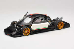 Pagani Zonda R Revolucion Бял AUTOart 1:18 78262 Метал — снимка 2 от 8