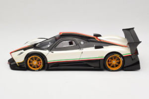 Pagani Zonda R Revolucion Бял AUTOart 1:18 78262 Метал — снимка 4 от 8