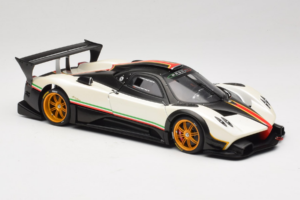 Pagani Zonda R Revolucion Бял AUTOart 1:18 78262 Метал — снимка 6 от 8