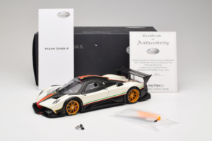 Pagani Zonda R Revolucion Бял AUTOart 1:18 78262 Метал — снимка 8 от 8