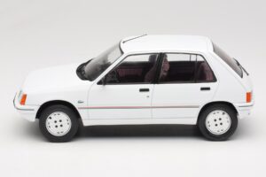 Peugeot 205 Бял MCG 1:18 MCG18493 Метал — снимка 3 от 6