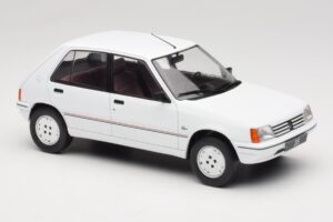 Peugeot 205 Бял MCG 1:18 MCG18493 Метал — снимка 4 от 6