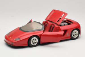 Pininfarina Mythos Червен Revell 1:18 8806 Метал — снимка 2 от 8