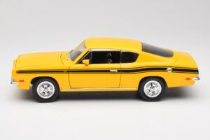Plymouth Barracuda Жълт Road Legends 1:18 92178 Метал — снимка 4 от 8
