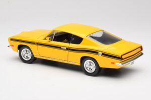 Plymouth Barracuda Жълт Road Legends 1:18 92178 Метал — снимка 7 от 8