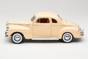 Plymouth Coupe Бежов Road Signature 1:18 92398 Метал — снимка 4 от 8
