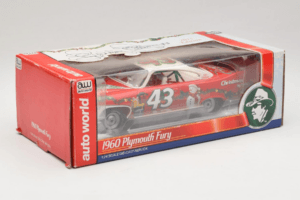 Plymouth Fury #43 R. Petty NASCAR 1960 Auto World 1:24 AW24003/06 Метал — снимка 2 от 3