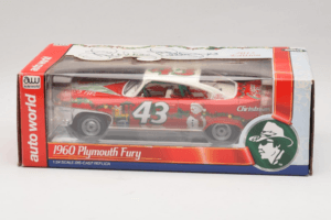 Plymouth Fury #43 R. Petty NASCAR 1960 Auto World 1:24 AW24003/06 Метал