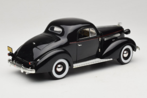 Pontiac Deluxe Черен Signature Models 1:18 18106 Метал — снимка 3 от 8