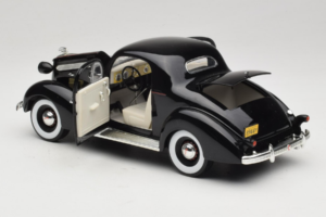 Pontiac Deluxe Черен Signature Models 1:18 18106 Метал — снимка 5 от 8