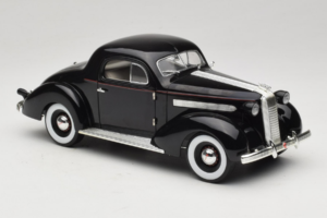 Pontiac Deluxe Черен Signature Models 1:18 18106 Метал — снимка 6 от 8