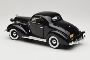 Pontiac Deluxe Черен Signature Models 1:18 18106 Метал — снимка 7 от 8