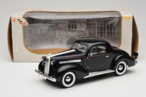 Pontiac Deluxe Черен Signature Models 1:18 18106 Метал — снимка 8 от 8