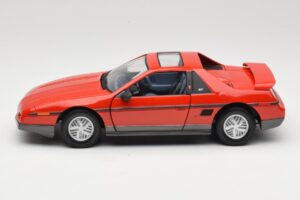 Pontiac Fiero GT Червен Road Signature 1:18 92588 Метал — снимка 4 от 8