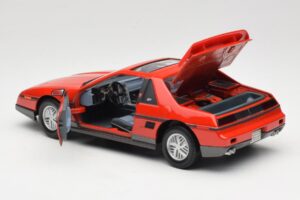 Pontiac Fiero GT Червен Road Signature 1:18 92588 Метал — снимка 5 от 8