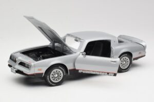 Pontiac Firebird Formula Сребрист ERTL 1:18 33514 Метал — снимка 2 от 8