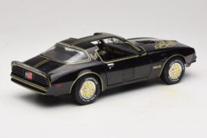 Pontiac Firebird Trans Am SE Smokey and the Bandit Joyride 1:18 33121 Метал — снимка 3 от 8