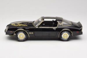 Pontiac Firebird Trans Am SE Smokey and the Bandit Joyride 1:18 33121 Метал — снимка 4 от 8