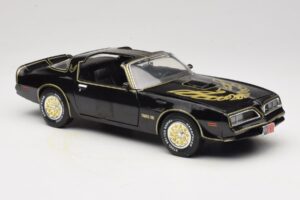 Pontiac Firebird Trans Am SE Smokey and the Bandit Joyride 1:18 33121 Метал — снимка 6 от 8