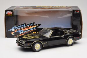 Pontiac Firebird Trans Am SE Smokey and the Bandit Joyride 1:18 33121 Метал — снимка 8 от 8