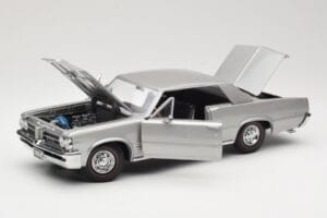 Pontiac GTO Сребрист Sun Star 1:18 1821 Метал — снимка 2 от 8